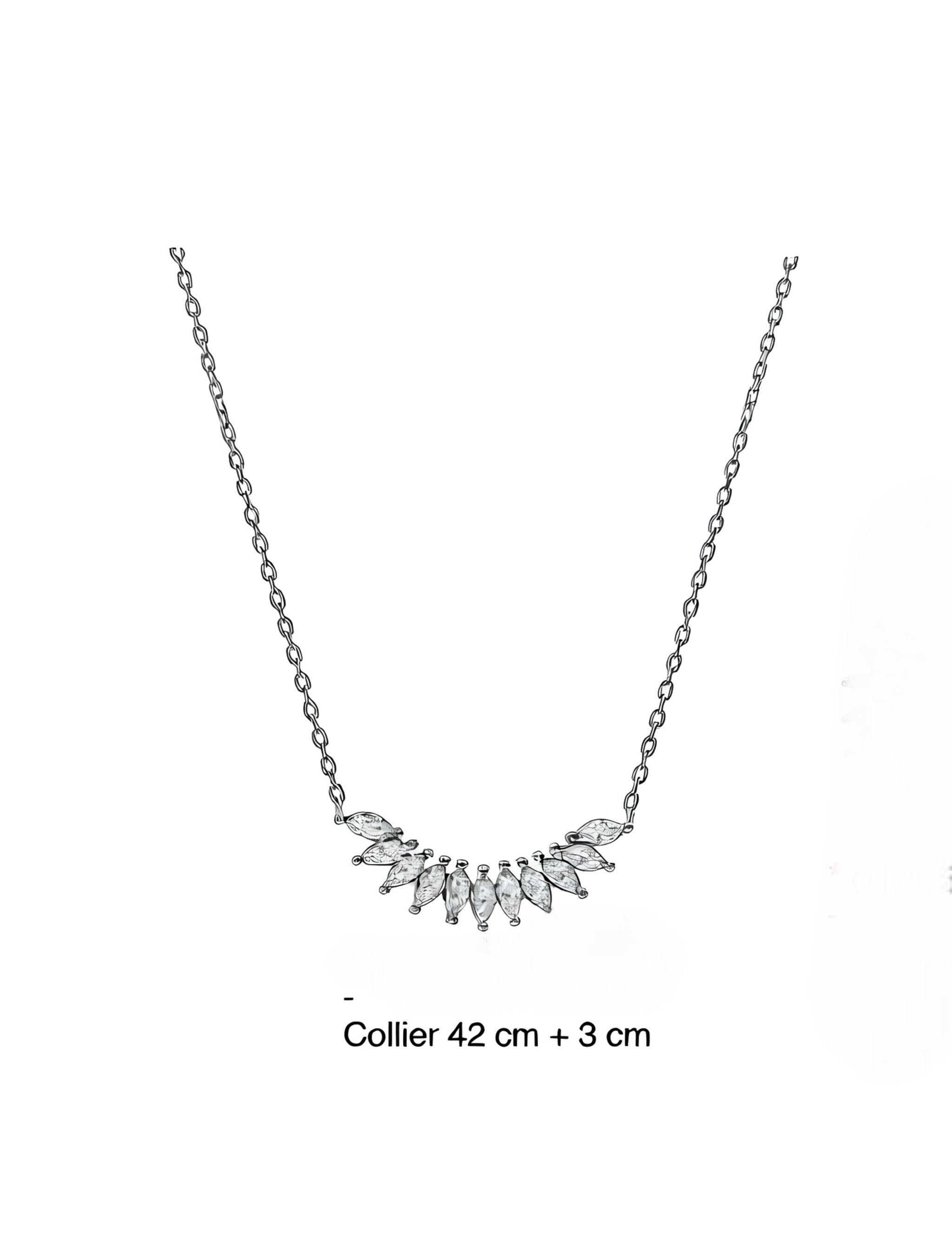Collier argent et oxydes de zirconium blanc