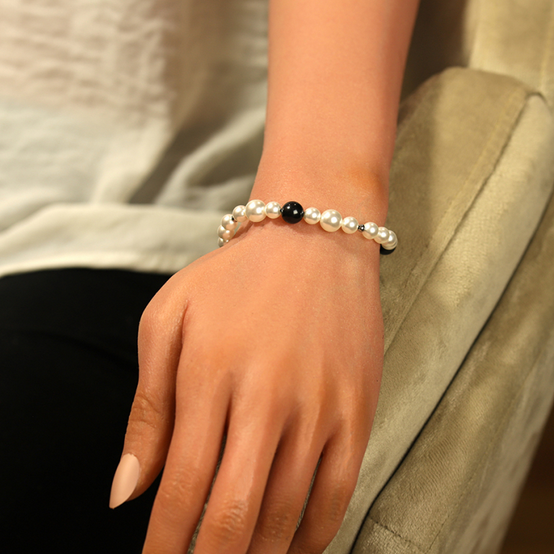BRACELET ACIER LEWIS PERLES IMITATION 8MM ET 6MM BLANCHES ET NOIRES